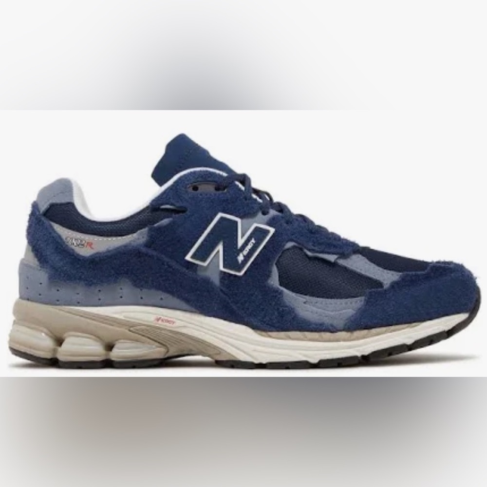 NEW BALANCE SNEAKERS